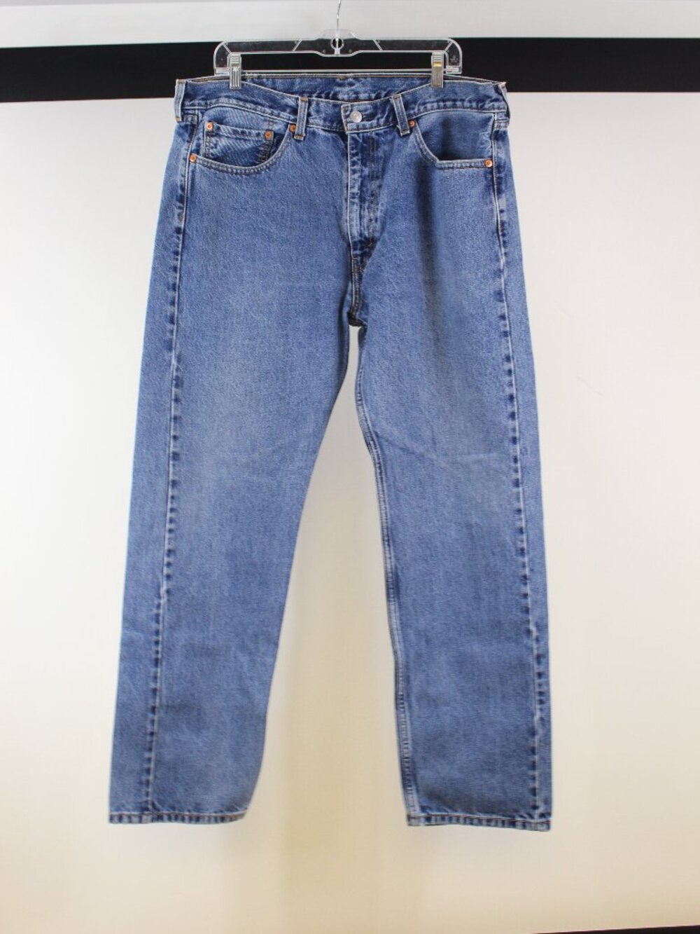 Levi’s 505 Jeans 38x32 Straight Leg Medium Wash Classic Denim
